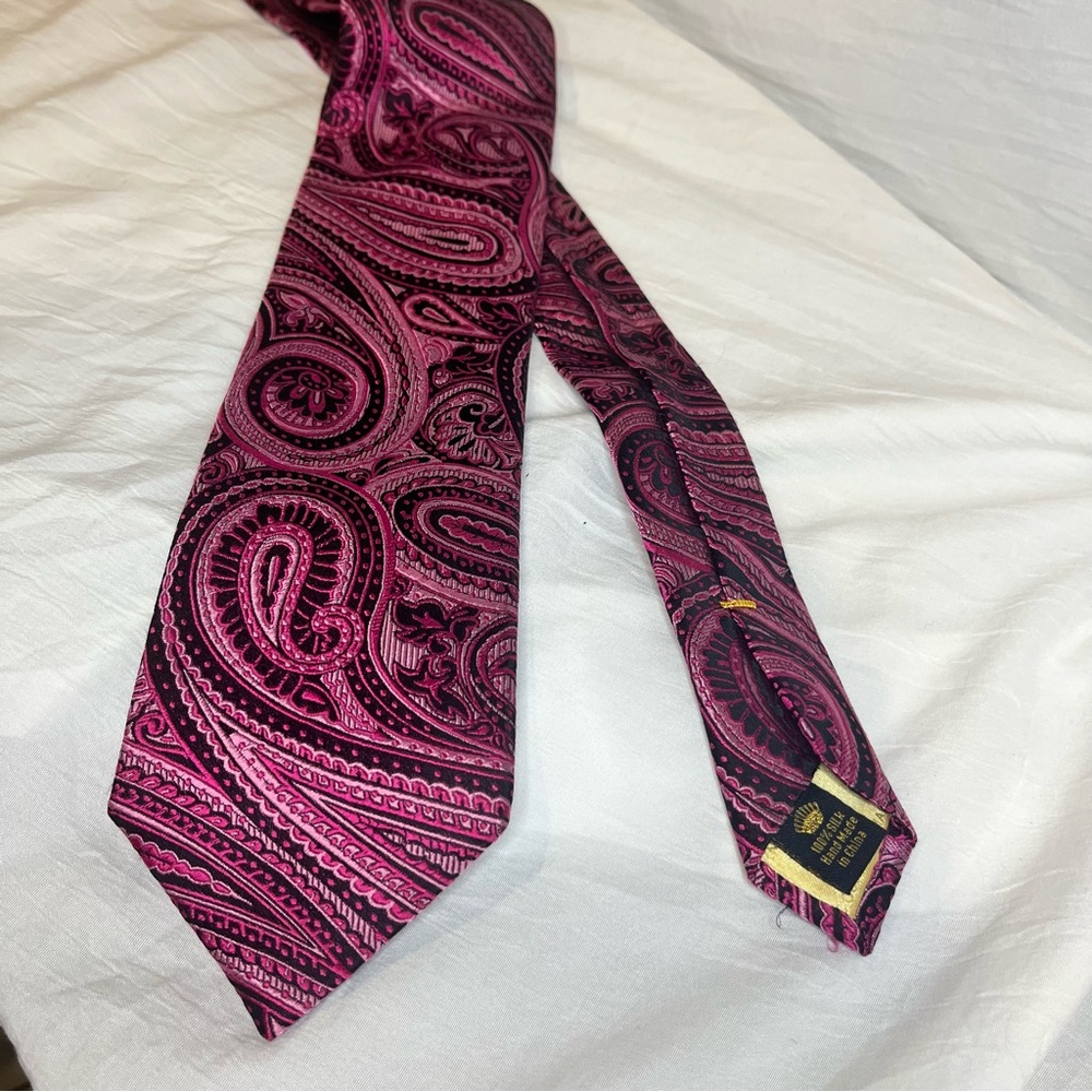 Countess Mara Men's Tie 100% Silk Dazzling Pinks & Black Paisley Luxury